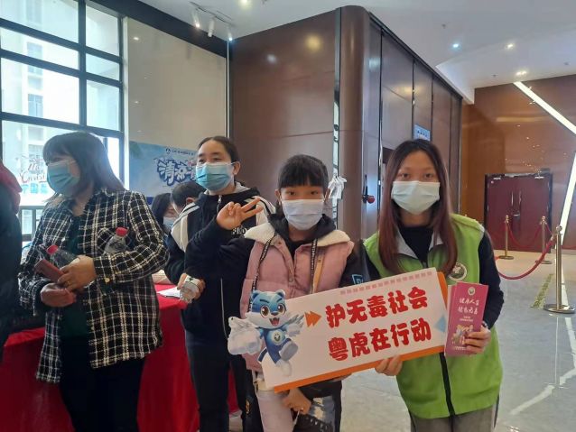 三鄉(xiāng)鎮(zhèn)開展“禁毒宣傳進(jìn)影院，禁毒知識入民心”宣傳活動圖片2.jpg