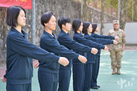 中山召開2025年上半年女兵審批定兵會(huì)議，多名新兵光榮入伍